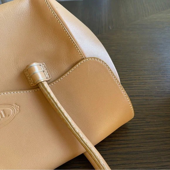 Tod’s D Bag Handbag - Camel / Tan Leather Shoulder Bag